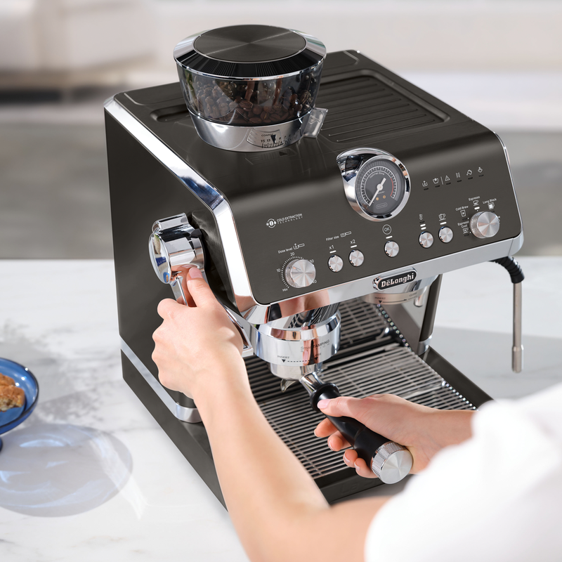 Кавоварка De'Longhi La Specialista Opera EC9555.BK